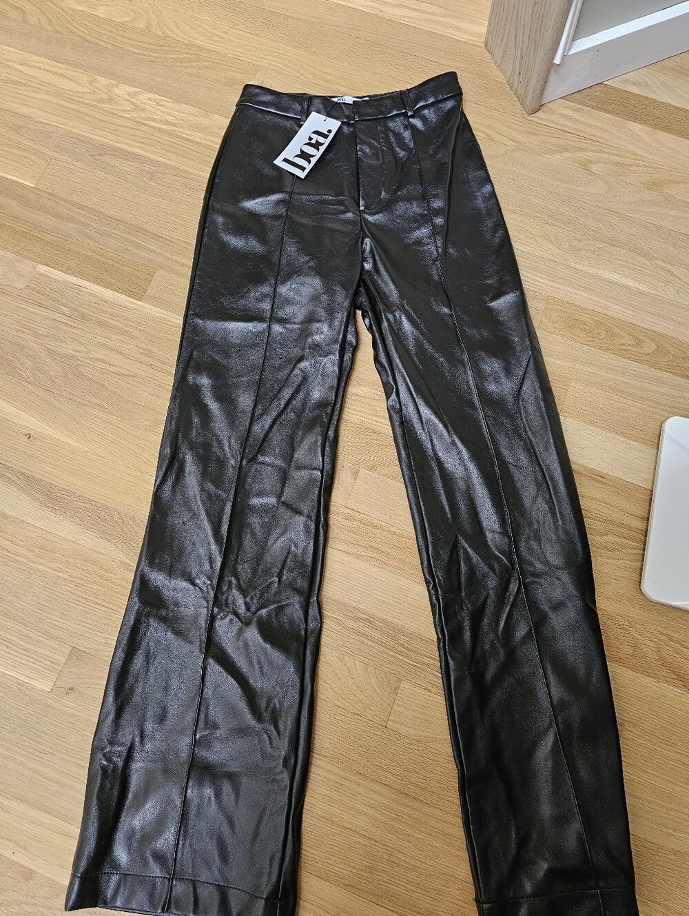 NWT ✨️ BECAUSE OF ALICE || BOA Leather Wide Leg Black Trousers - Picture 9 of 14